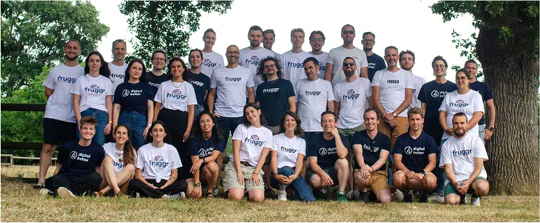 Photo of the entire Fruggr and D4B team